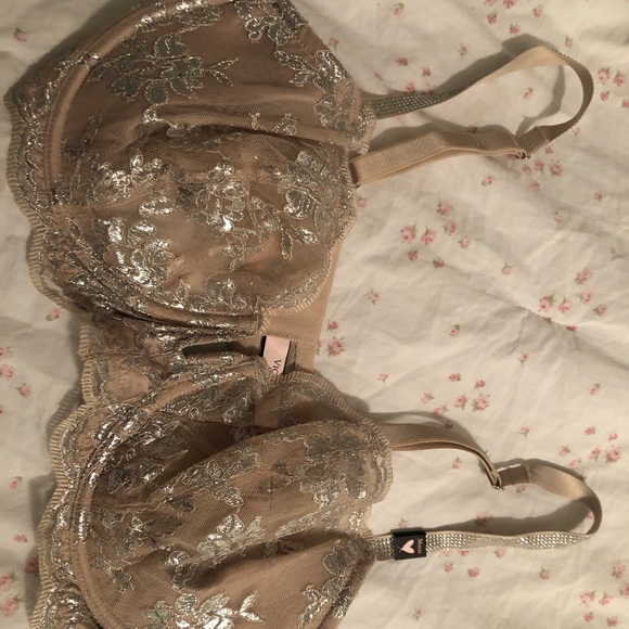 Victoria’s Secret Bra 36DD - Picture 2 of 4